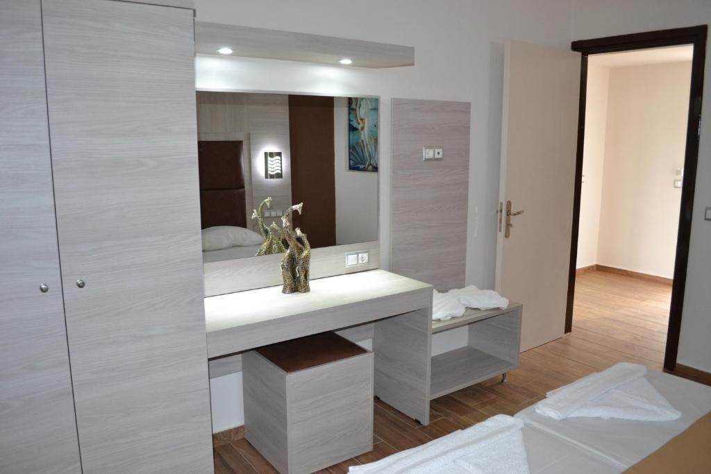 Karavos Hotel Apartments Archangelos  Exterior photo