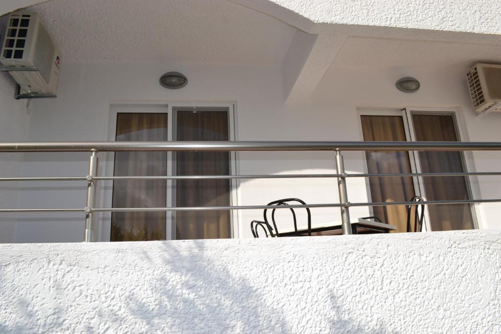 Karavos Hotel Apartments Archangelos  Exterior photo
